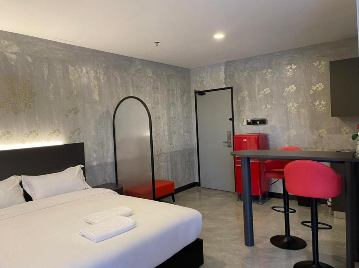 Sri Indar Hotel & Suites Parit Buntar Exterior photo